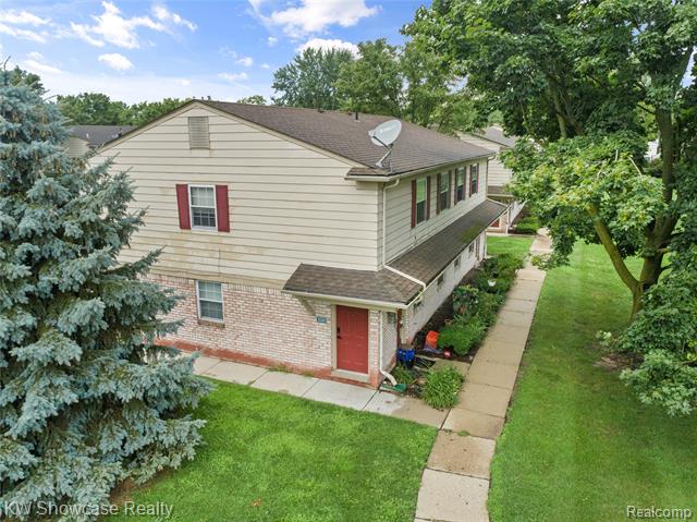 front view picture of 150 Princeton Dr, South Lyon, MI. 48178