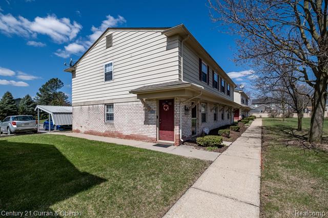 front view picture of 206 Princeton Dr, South Lyon, MI. 48178