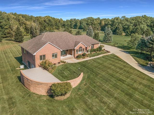 front view picture of 834 Joseph Court, Chelsea, MI. 48118