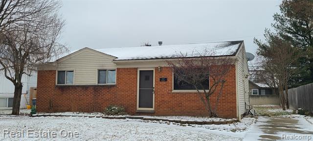 front view picture of 307 University Ave, South Lyon, MI. 48178