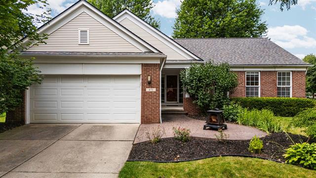 front view picture of 871 Hidden Creek Dr, South Lyon, MI. 48178
