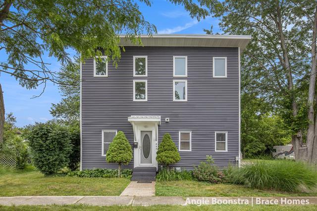 front view picture of 267 Center Street, Coopersville, MI. 49404