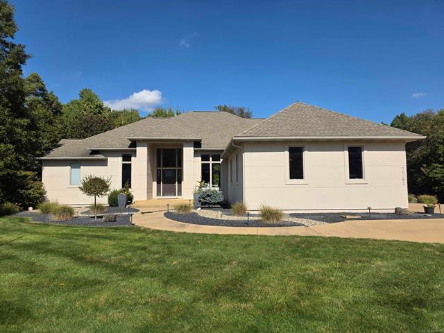 front view picture of 10292 N Skyview Drive, Kalamazoo, MI. 49009