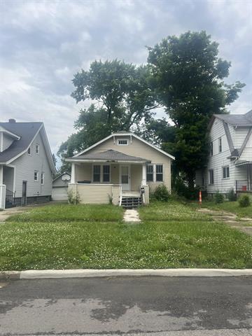 front view picture of 521 E Marengo, Flint, MI. 48505