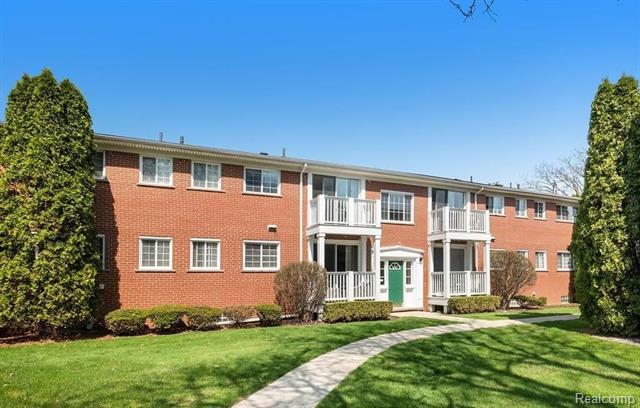 front view picture of 451 N Eton St Apt E4 Street W, Birmingham, MI. 48009