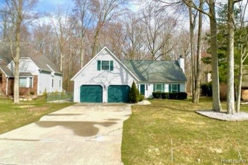 front view picture of 3686 E Surrey Lane, Fort Gratiot, MI. 48059