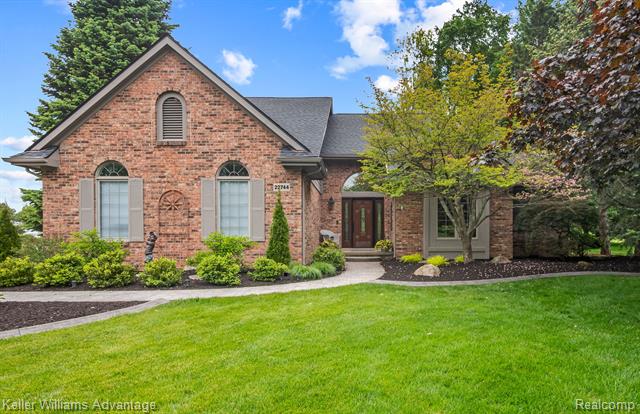 front view picture of 22744 Spy Glass Hill Dr, South Lyon, MI. 48178