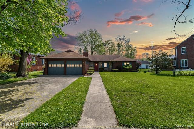 front view picture of 510 Hollywood Drive, Monroe, MI. 48162