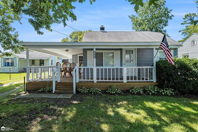 front view picture of 1029 W Boatfield Avenue, Flint, MI. 48507