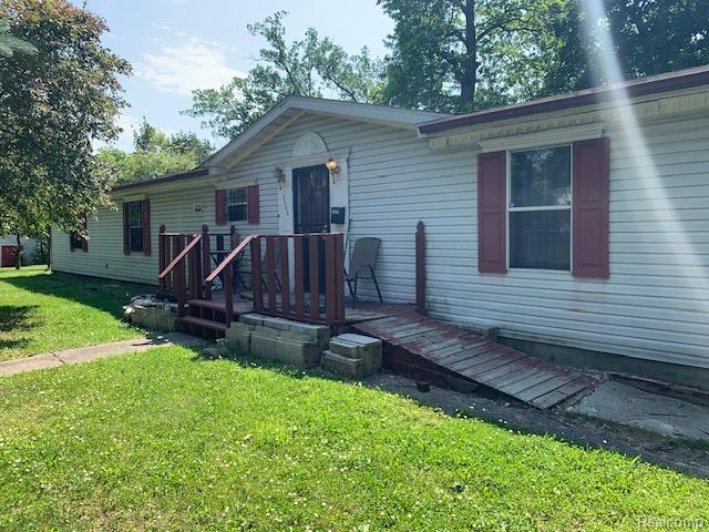 front view picture of 2224 Crocker Avenue, Flint, MI. 48503