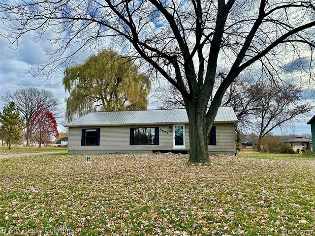 front view picture of 6692 Jones Road, North Branch, MI. 48461