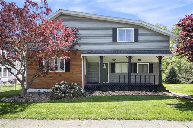 front view picture of 111 W 4Th Street, Buchanan, MI. 49107