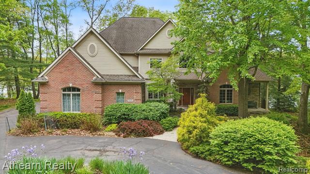 front view picture of 8373 Riverwalk Drive, Fenton, MI. 48430