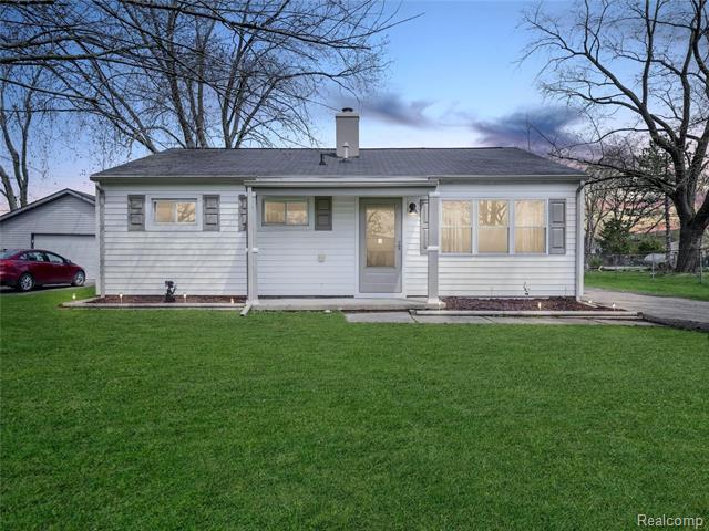 front view picture of 2445 Northdale Drive, Grand Blanc, MI. 48439