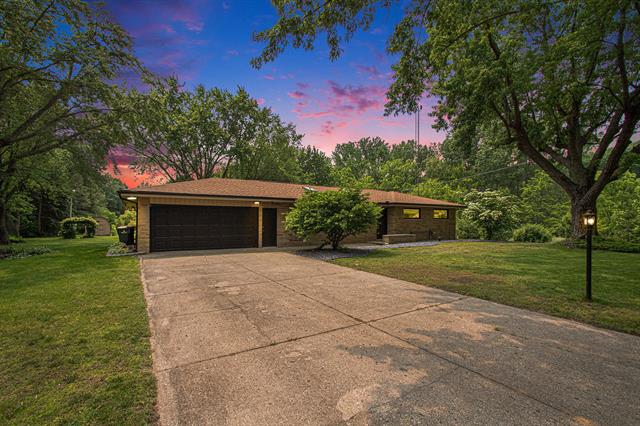 front view picture of 584 Benson Road, Benton Harbor, MI. 49022