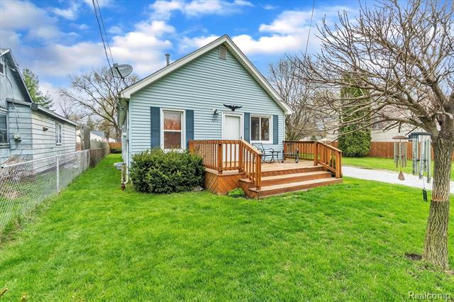 front view picture of 3217 Berent Street, Burton, MI. 48529