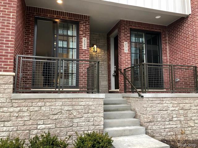 front view picture of 2080 Villa, Birmingham, MI. 48009