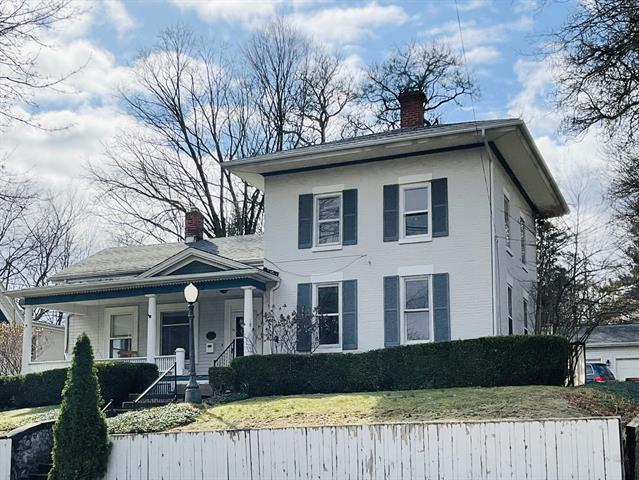 front view picture of 323 N Marshall Avenue, Marshall, MI. 49068