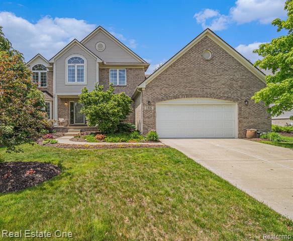 front view picture of 186 Easton Dr, South Lyon, MI. 48178