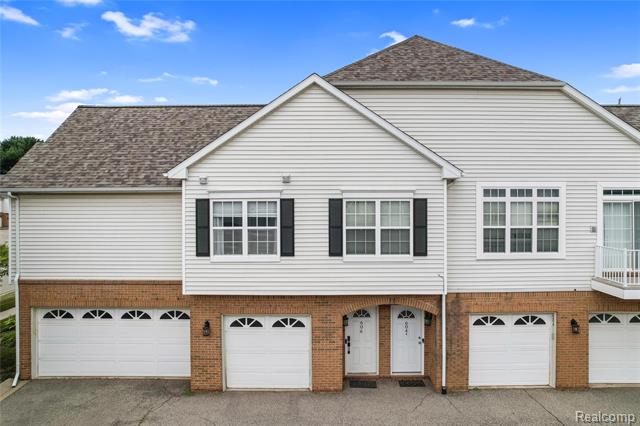 front view picture of 606 Olde English Circle, Howell, MI. 48855
