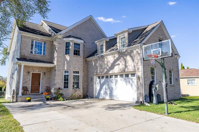 front view picture of 404 Stryker St, South Lyon, MI. 48178