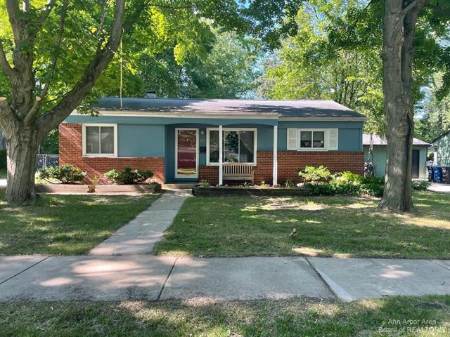 front view picture of 2815 Beacon Hill Hill, Ann Arbor, MI. 48104