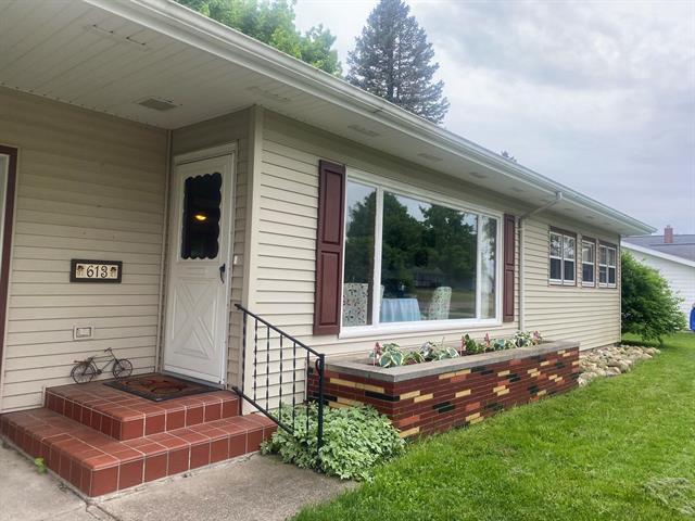 front view picture of 613 Wilshire Drive, Sturgis, MI. 49091