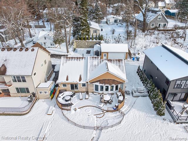 front view picture of 560 Black Oaks Trail, Howell, MI. 48843