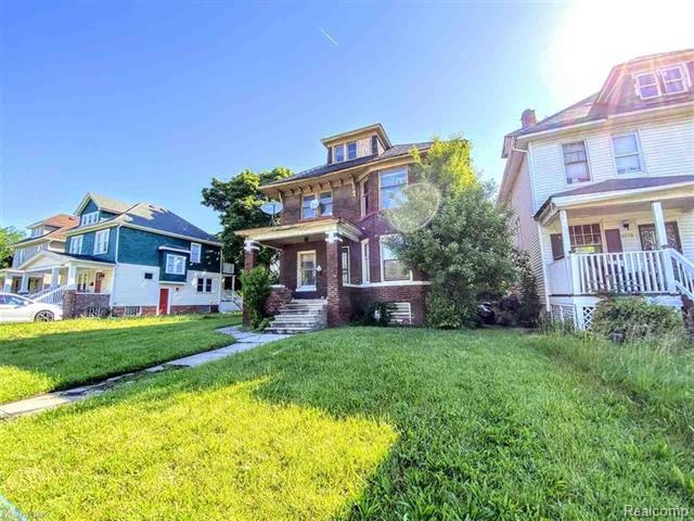 front view picture of 2958 Fischer St, Detroit, MI. 48214