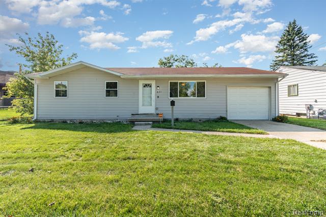 front view picture of 631 Cathay Street, Saginaw, MI. 48601