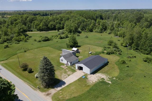 front view picture of 23915 36Th Avenue, Ravenna, MI. 49451