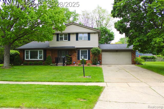front view picture of 11217 Woodbridge Drive, Grand Blanc, MI. 48439