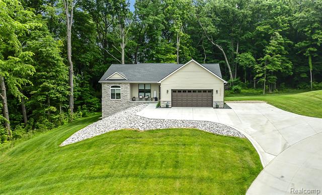front view picture of 10327 9 Mile Road, Whitmore Lake, MI. 48189