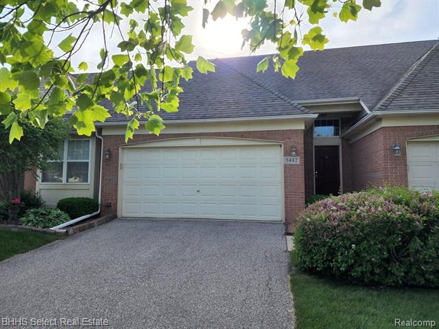 front view picture of 5482 Greenway Dr # 51, Trenton, MI. 48183