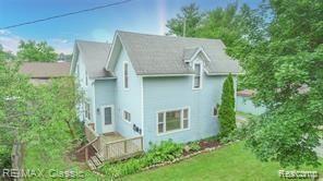 front view picture of 124 N Warren St, South Lyon, MI. 48178