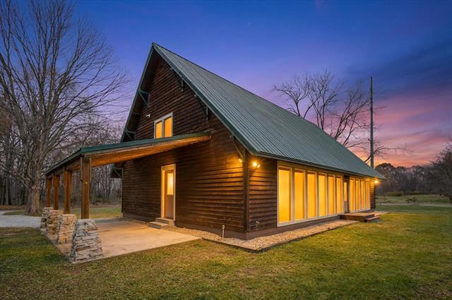 front view picture of 426 Elizabeth Street, Buchanan, MI. 49107