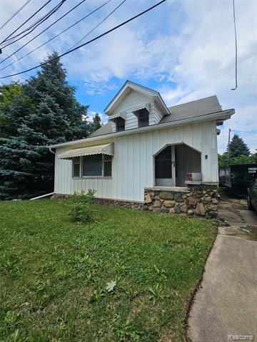 front view picture of 59550 10 Mile Rd, South Lyon, MI. 48178