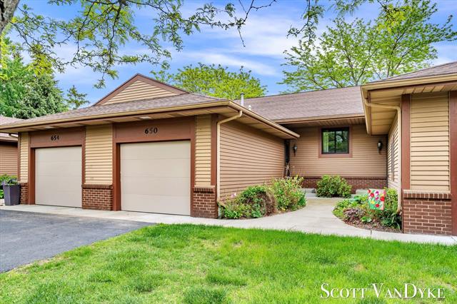 front view picture of 650 Bradford Place Ne, Grand Rapids, MI. 49525
