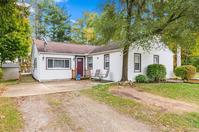 front view picture of 1125 Hickory Lane, Hillsdale, MI. 49242