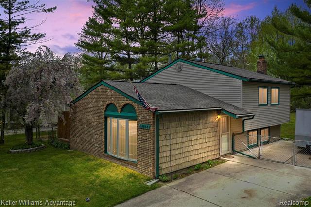 front view picture of 5844 Big Pine Drive, Ypsilanti, MI. 48197