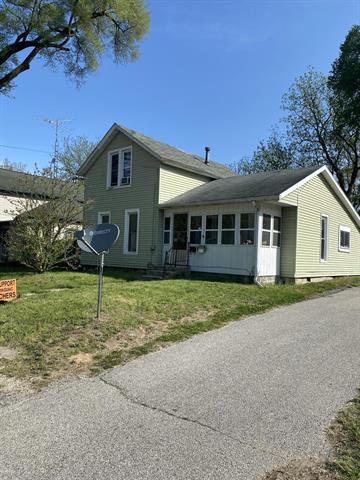 front view picture of 432 Chestnut Street, Dowagiac, MI. 49047