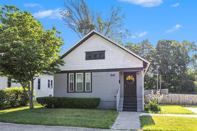 front view picture of 947 Pearl Street, Benton Harbor, MI. 49022