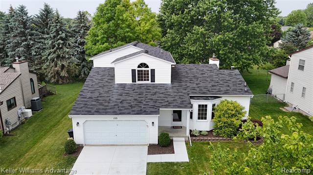 front view picture of 153 Eagle Crest Dr, South Lyon, MI. 48178