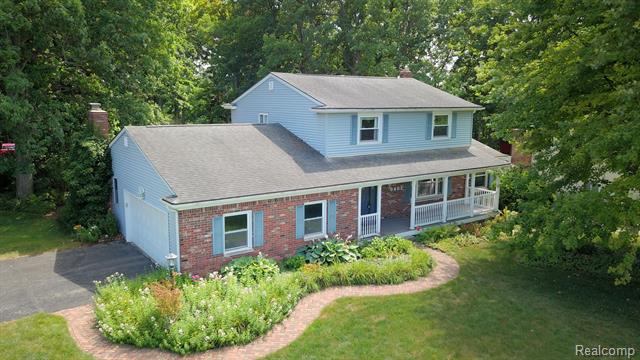 front view picture of 8482 Belle Bluff Drive, Grand Blanc, MI. 48439