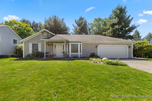 front view picture of 2657 Leffingwell Avenue Ne, Grand Rapids, MI. 49525