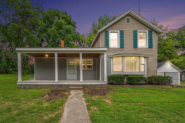 front view picture of 431 Railroad Street, Chelsea, MI. 48118