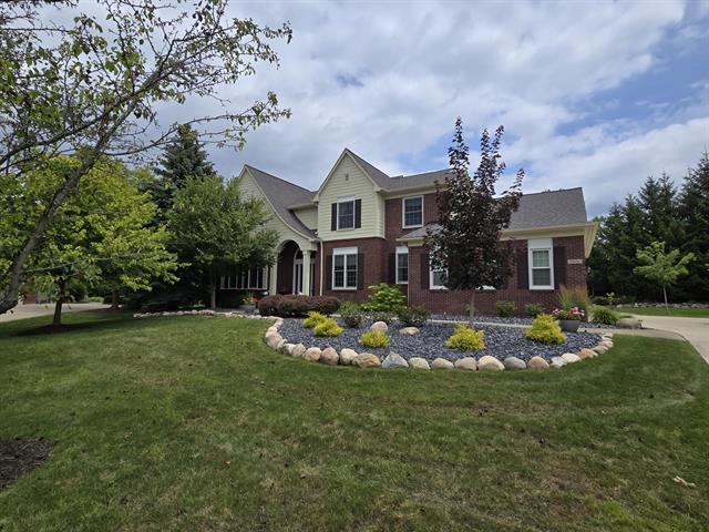 front view picture of 53100 Shinnecock Dr, South Lyon, MI. 48178