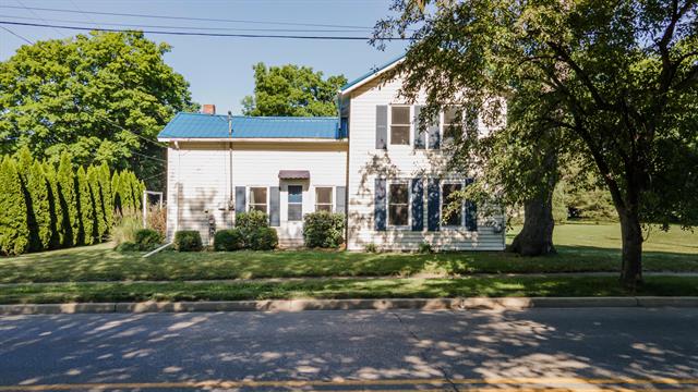 front view picture of 901 S Kalamazoo Avenue, Marshall, MI. 49068
