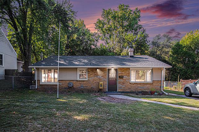 front view picture of 859 Nw Bristol Avenue Nw, Grand Rapids, MI. 49504