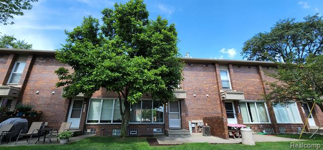 front view picture of 32673 5 Mile Road, Livonia, MI. 48154